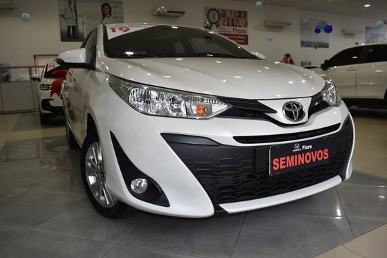 TOYOTA YARIS 1.3 16V FLEX XL MULTIDRIVE TOYOTA YARIS 1.3 16V FLEX XL MULTIDRIVE